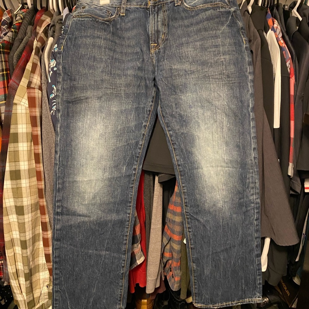 American eagle original straight size 33x32 jeans. Great condition.